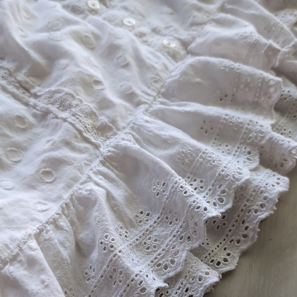 Urban Outfitters White Knit Top with Multicolor Woven Tag - Picture 4 of 6